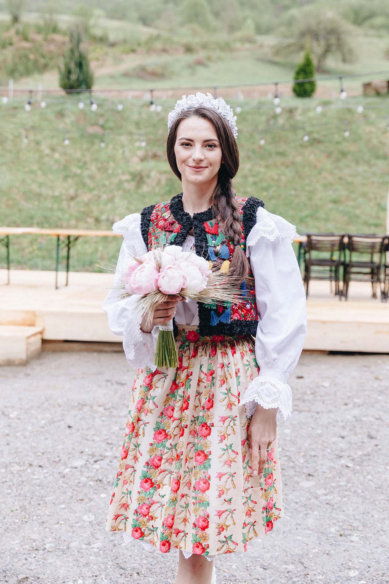 mireasa in port traditional maramures